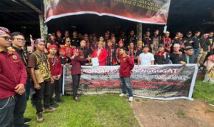 Srilinus Lino Bersama Pemuda Dayak Kalbar Serahkan Surat Terbuka, Suarakan Ketimpangan Pembangunan di Kalimantan