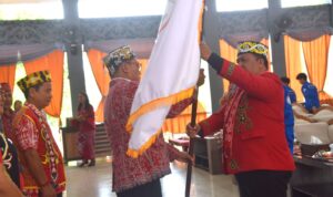 Ketua DPW ICDN Kalbar Heri Saman Melantik Ketua DPD ICDN Sintang Yohanes Rumpak.